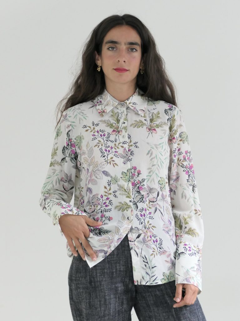 Blusas & tops Attic and Barn Blusa Helena Floral de Attic and Barn